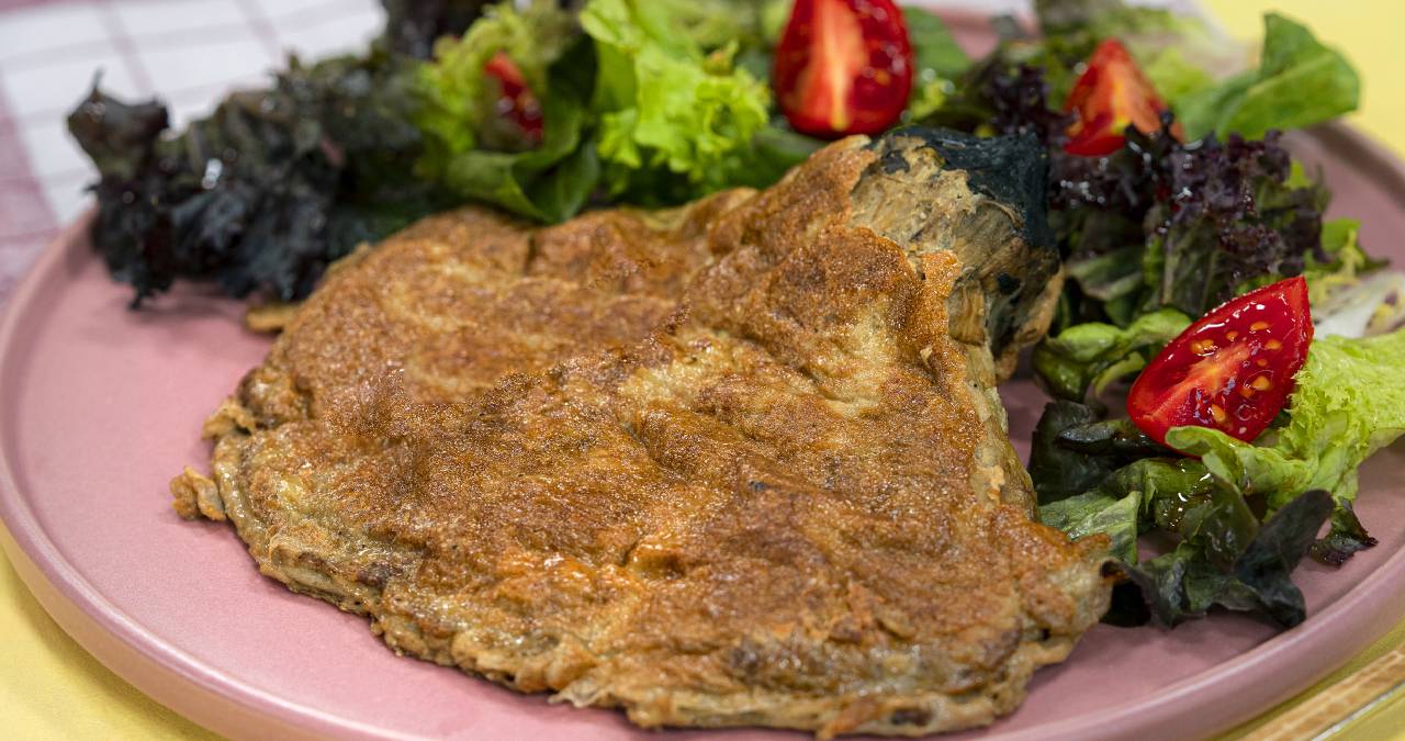 Kahvaltıda ezber bozan lezzet: Hem hafif hem doyurucu nefis patlıcanlı omlet tarifi