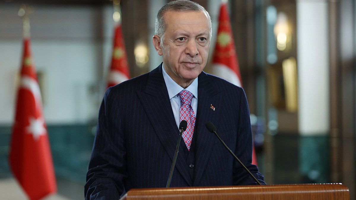 Erdoğan'dan muhalefete eleştiri: 'Önce şaibesiz kurultay yapmayı öğrenin'