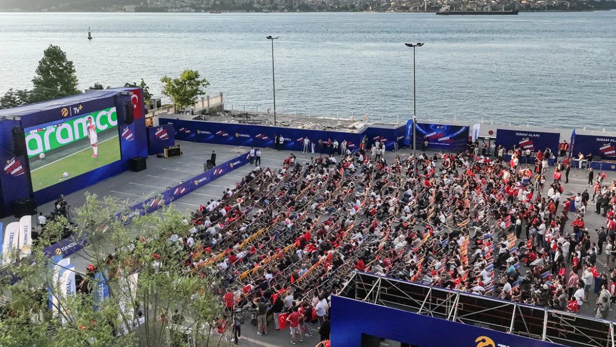 İstanbullular, A Milli Takım için sabahın ilk ışıklarıyla meydanlara koştu