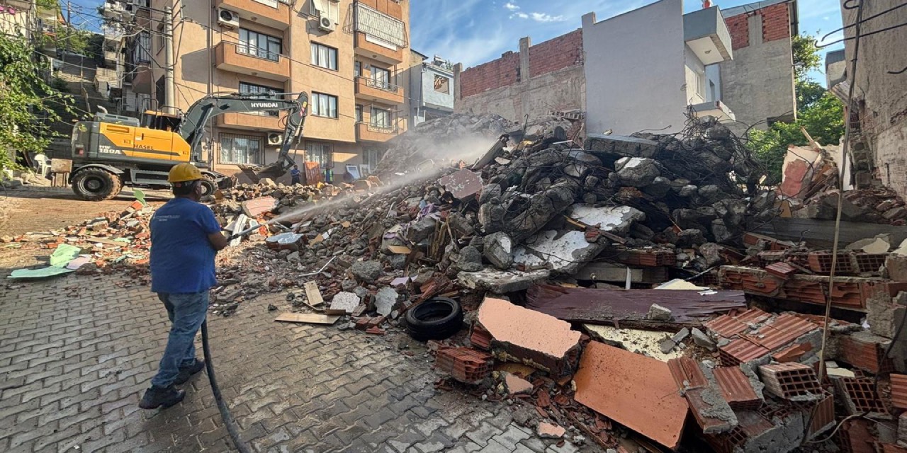 İzmir’de riskli yapı için uzlaşı sağlandı, yıkım gerçekleşti