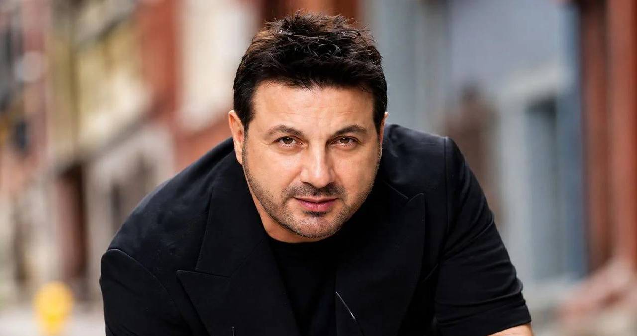 Davut Güloğlu ilk torununu kucağına aldı: ‘İlk torun, bir aşk’
