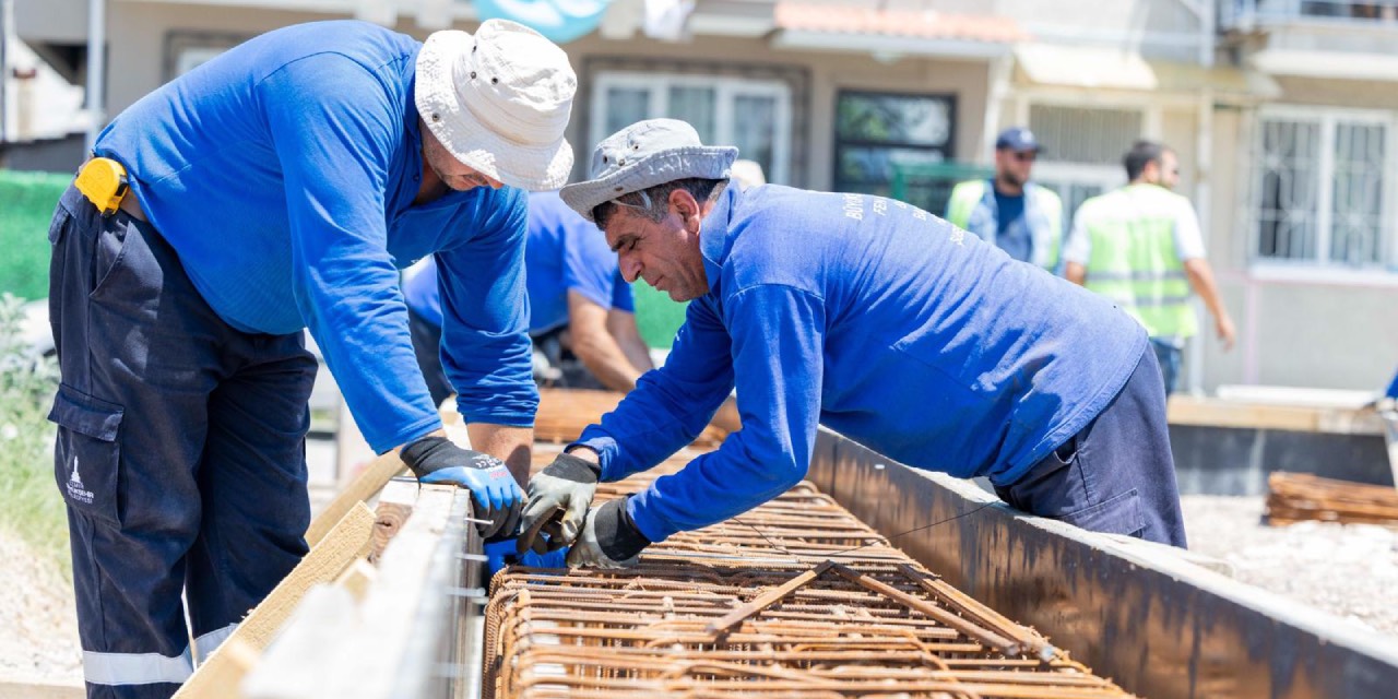 İzmir’de tarihi Langar Futbol Sahası modern spor tesisine dönüştürülüyor