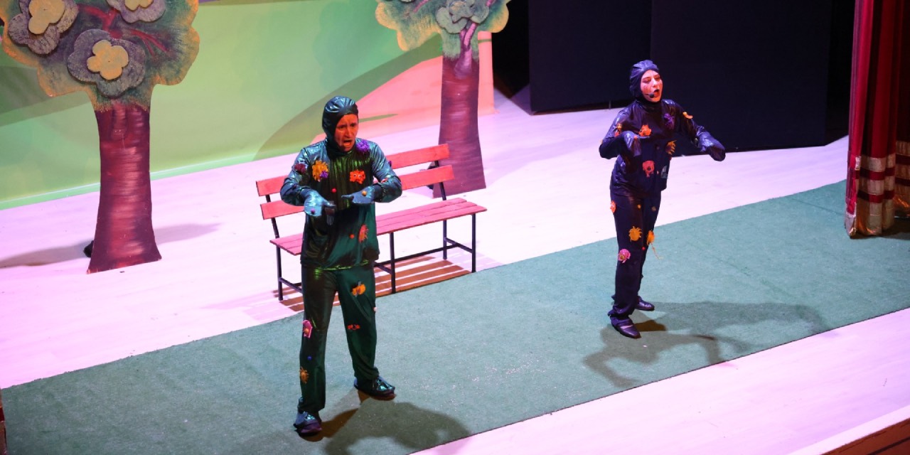Giresun Belediyesi Şehir Tiyatrosu Ordu’daki çocuk tiyatrosu festivalinde sahne aldı