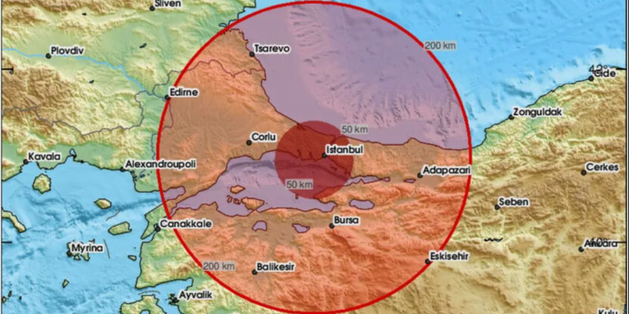 İstanbul'da deprem paniği: Vatandaşlar sarsıntıyı hissetti