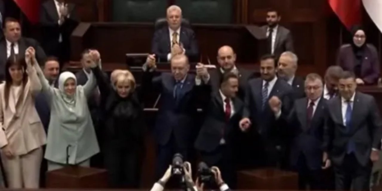 Nimet Özdemir AK Parti’ye katıldı: Rozeti Erdoğan taktı! Grup toplantısında Erdoğan'dan muhalefete sert tepki