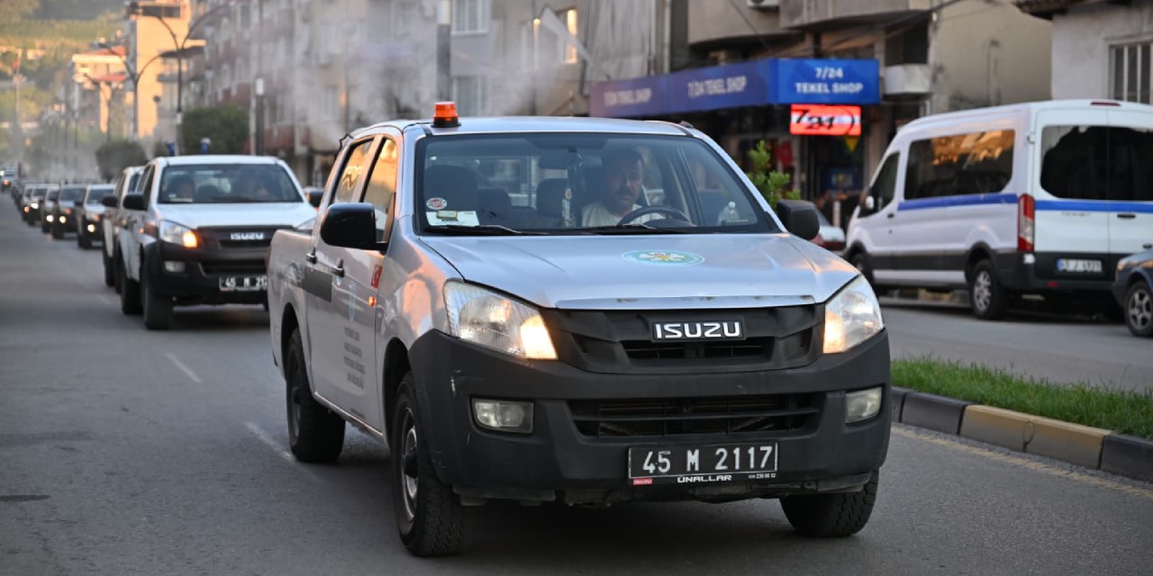 Manisa Büyükşehir ilaçlama çalışmalarını 17 ilçede sürdürüyor