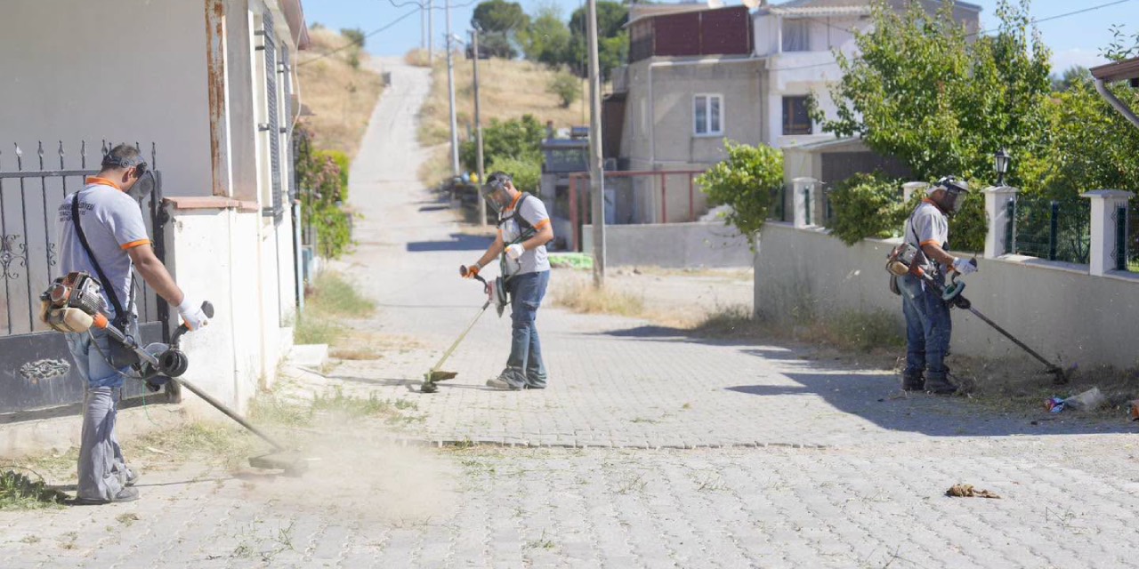 Burhaniye Belediyesi’nden ilçe genelinde kapsamlı temizlik çalışması