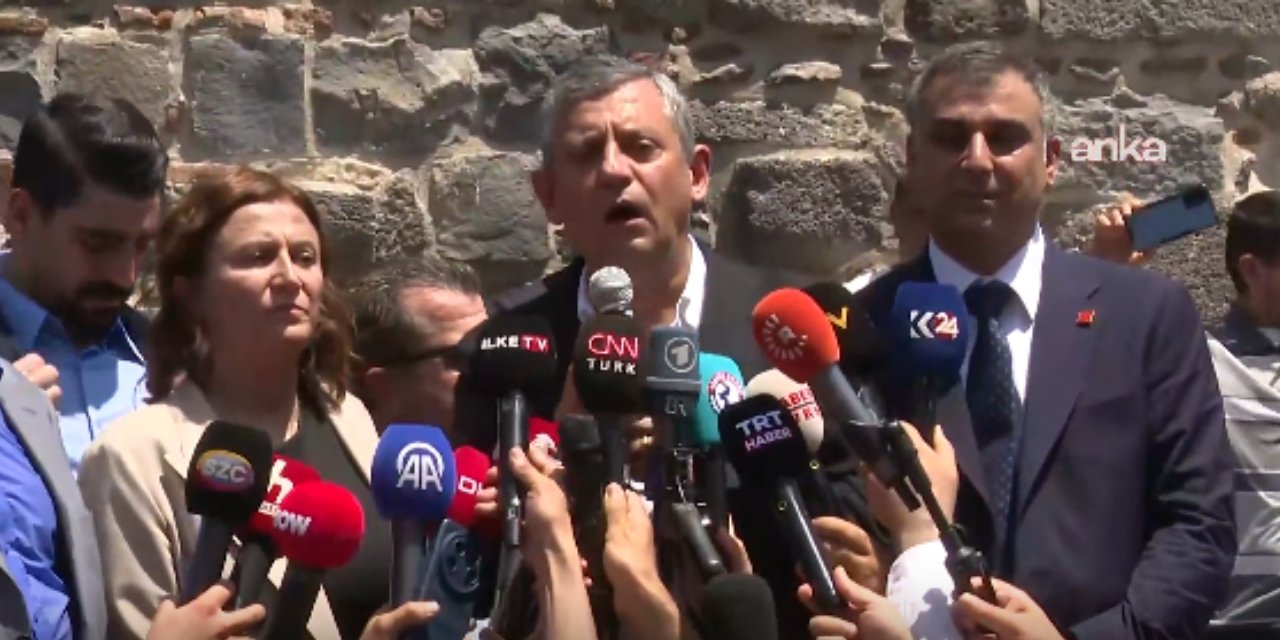 Vatandaşın "Kurultayı bırakın, partiyi hazır edin ve yola koyulalım" sözlerine Özgür Özel'den yanıt: "Biz yola koyulduk"