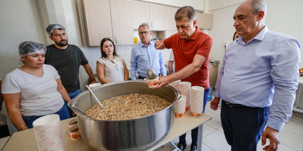 İzmir’de Muharrem ayı kapsamında aşure programları düzenlendi