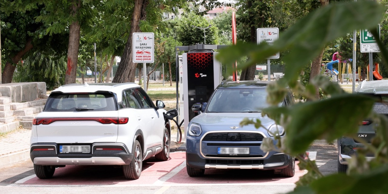 Bayraklı’da 10 noktada 20 elektrikli araç şarj ünitesi hizmete girdi