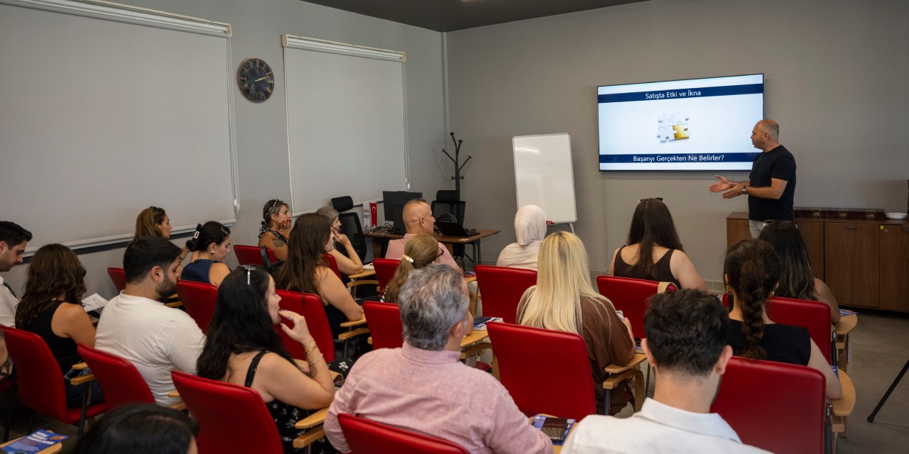 Kampüs Mersin ve Garaj Mersin’de eğitim ve sektör toplantısı düzenlendi