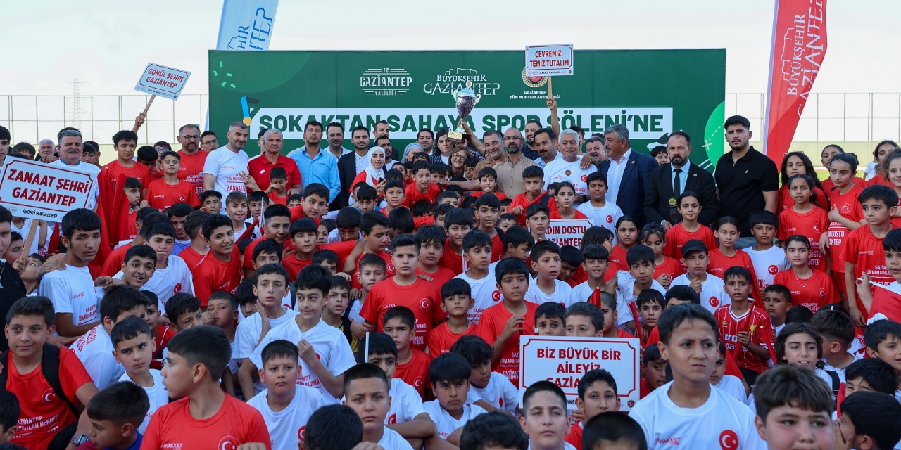 Gaziantep’te çocuklar “Sokaktan Sahaya” turnuvasında buluştu