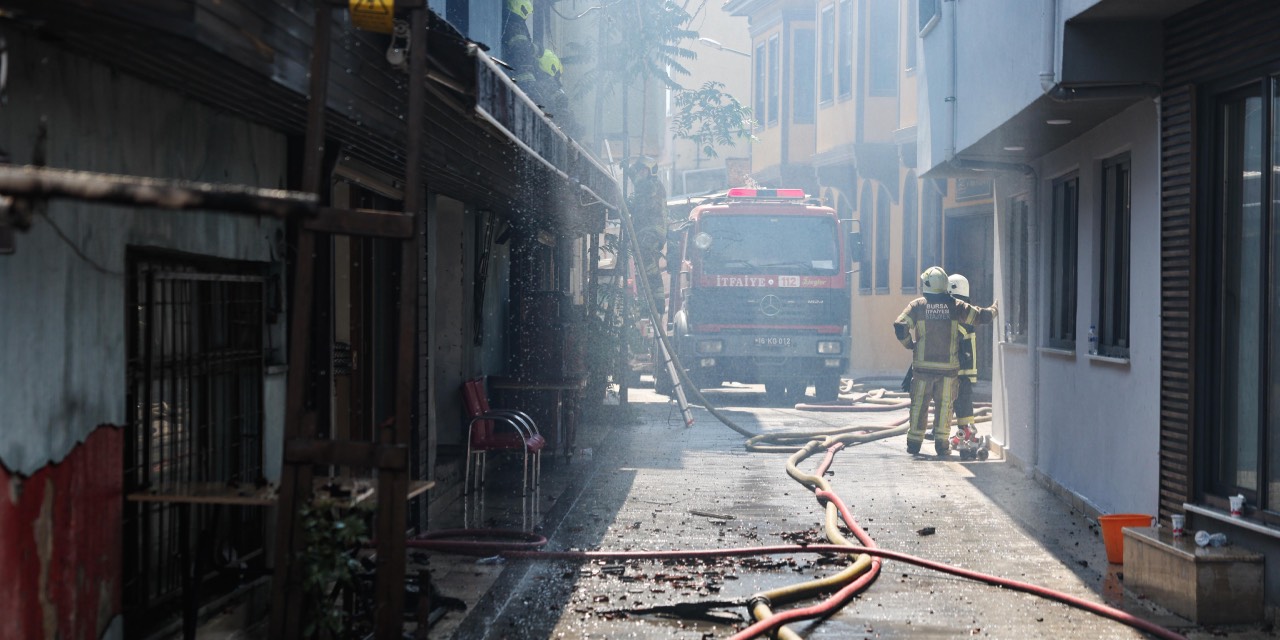 Bursa’da iş yerinde çıkan yangın kontrol altına alındı