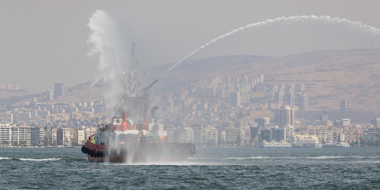 İzmir’de Kabotaj Bayramı töreninde başarılı sporcular ödüllendirildi