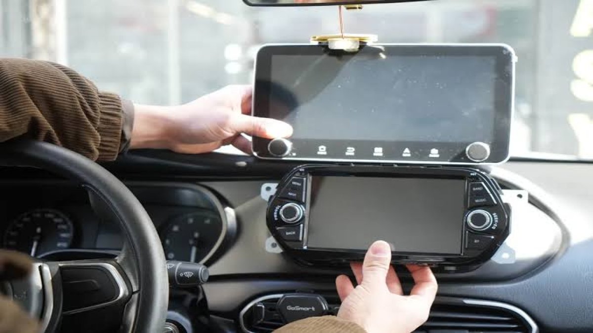Trafikte yeni dönem: Seyir halinde video izlemek yasaklandı