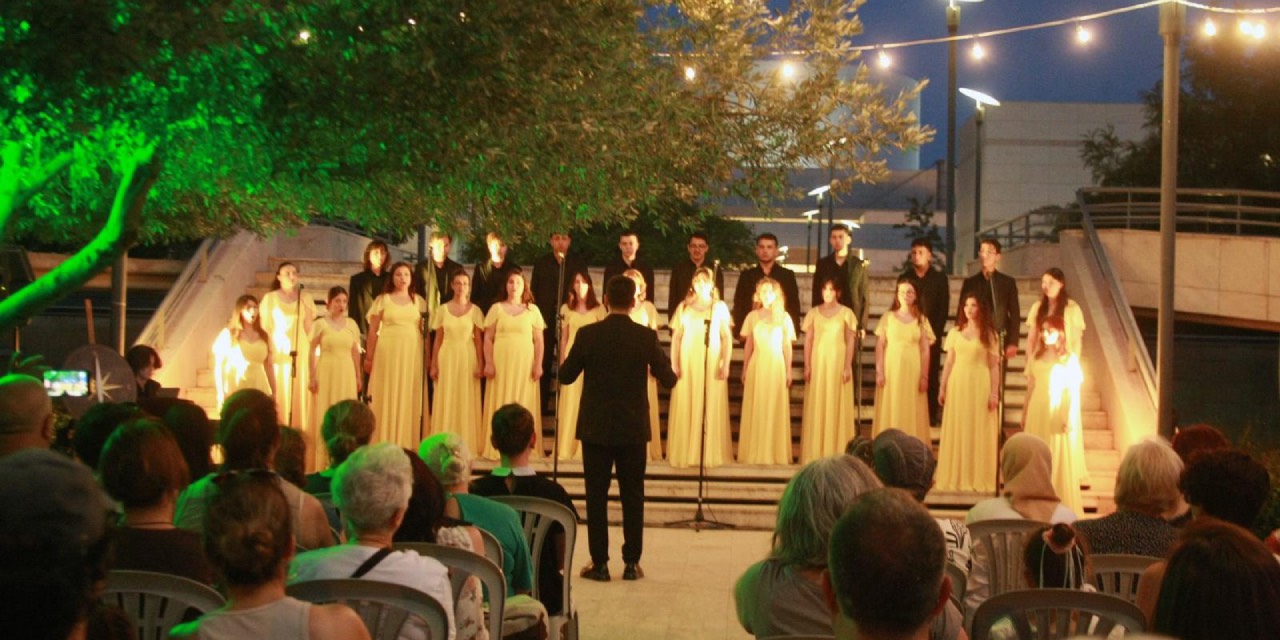 İzmir’de “Zeytin Altında Yaza Merhaba” konserleri başladı