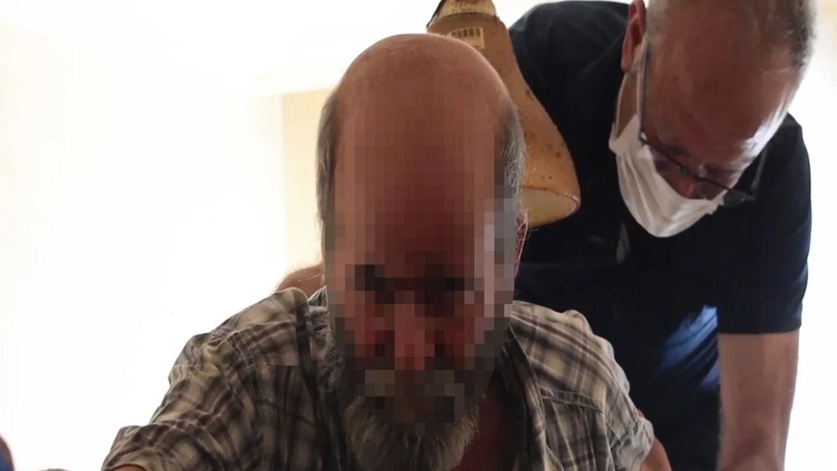 Çöp yığınları arasında mahsur kaldı: Evden 7 ton atık çıkarıldı