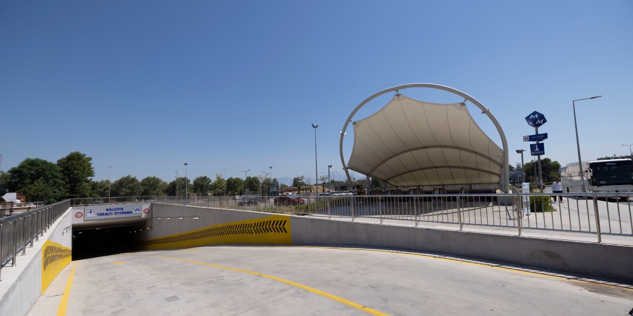 Balçova Metro İstasyonu'nda entegre otopark hizmete girdi