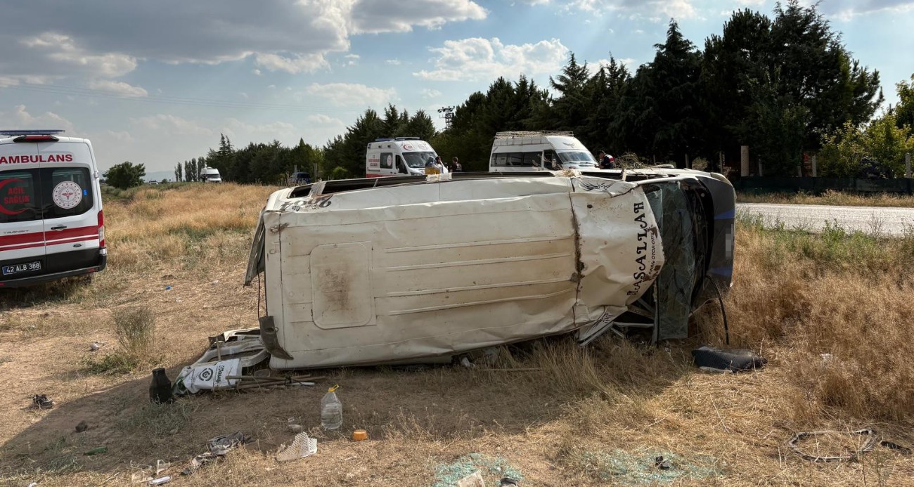 Tarım işçilerini taşıyan minibüs devrildi: 17 yaralı