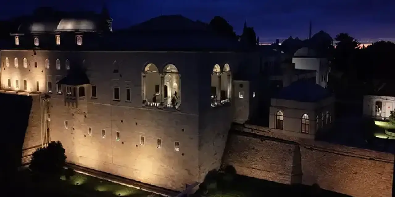 Topkapı Sarayı’nda gece turları başladı: 102 yıllık geleneğin perdesi aralandı