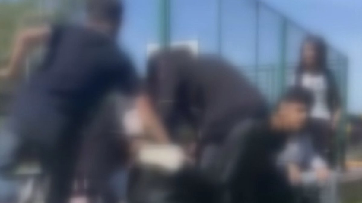 Arnavutköy'de akran zorbalığı kamerada: Çocuğu darbedip görüntülediler