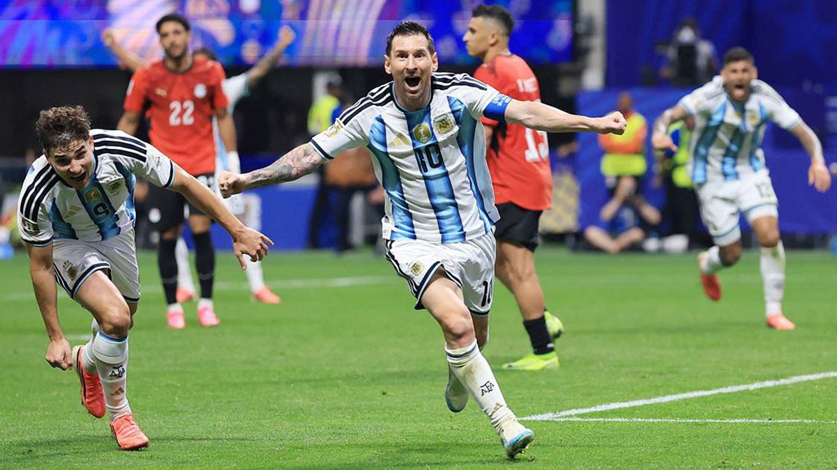 Arjantin'den Dünya Kupası'nda Mısır karşısında tarihi geri dönüş! Messi rekor kırdı