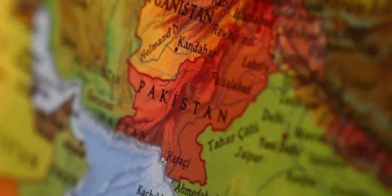 Pakistan'da kargo uçağı kayboldu