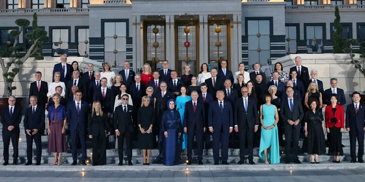 Beştepe'deki aile fotoğrafı: Erdoğan'dan savunma çıkışı, Trump'tan İran ve İspanya mesajı