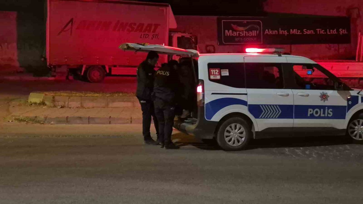 Cezaevi izninde dehşet: Annesini bıçakla sokak ortasında kovaladı
