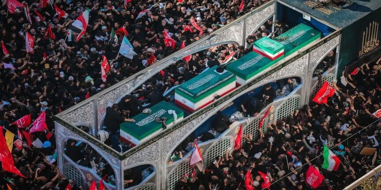 Defin törenine üst düzey katılım: İran'ın eski lideri Hamaney, Meşhed'de toprağa verildi