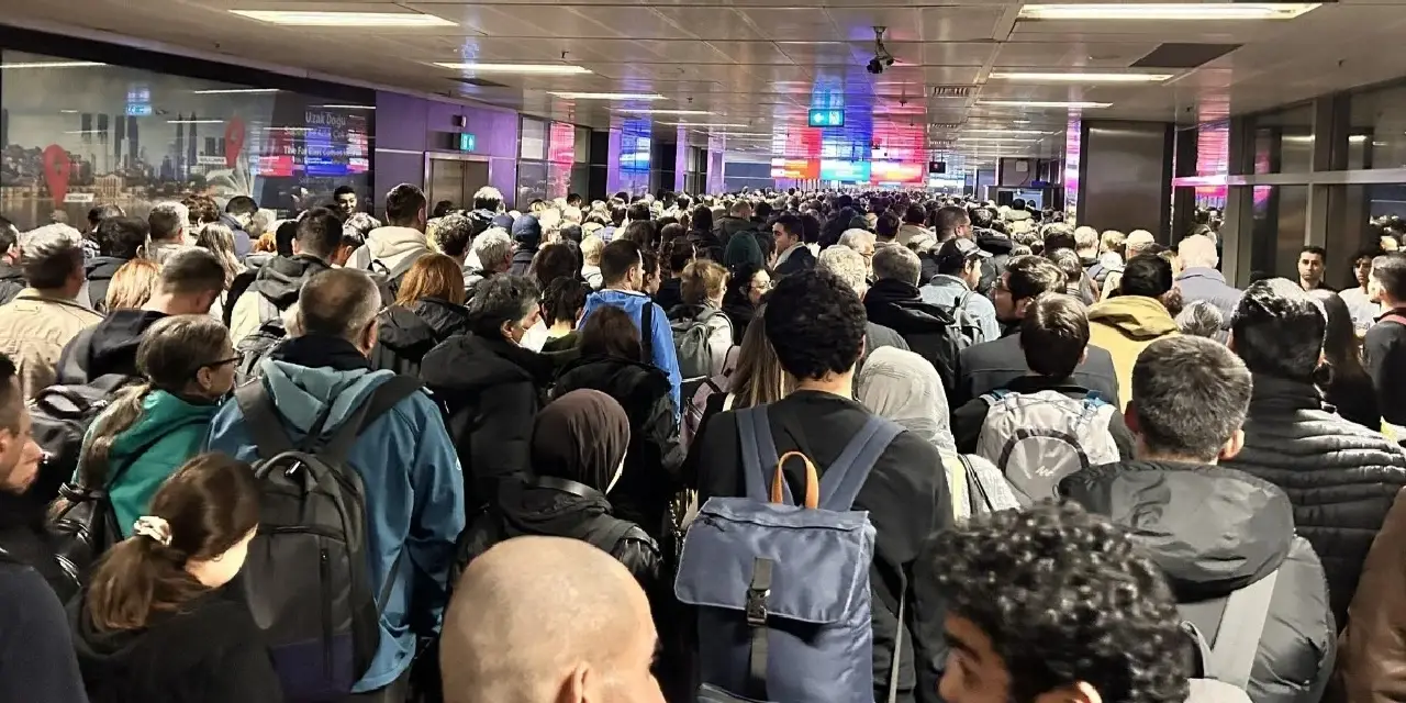 Uçaklar yolcusuz kalkıyor: Yeni dijital kontrol sistemi seyahatleri felç etti