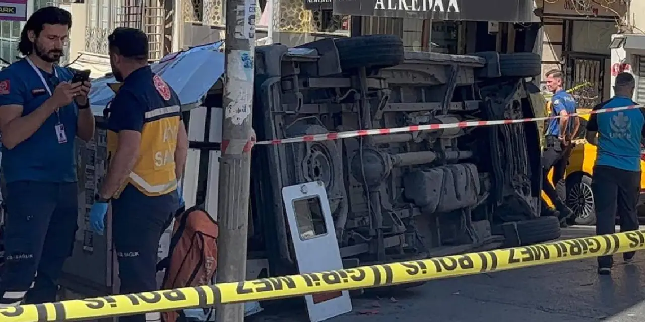 Fatih'te İETT otobüsü ile ambulans çarpıştı! Çok sayıda yaralı var