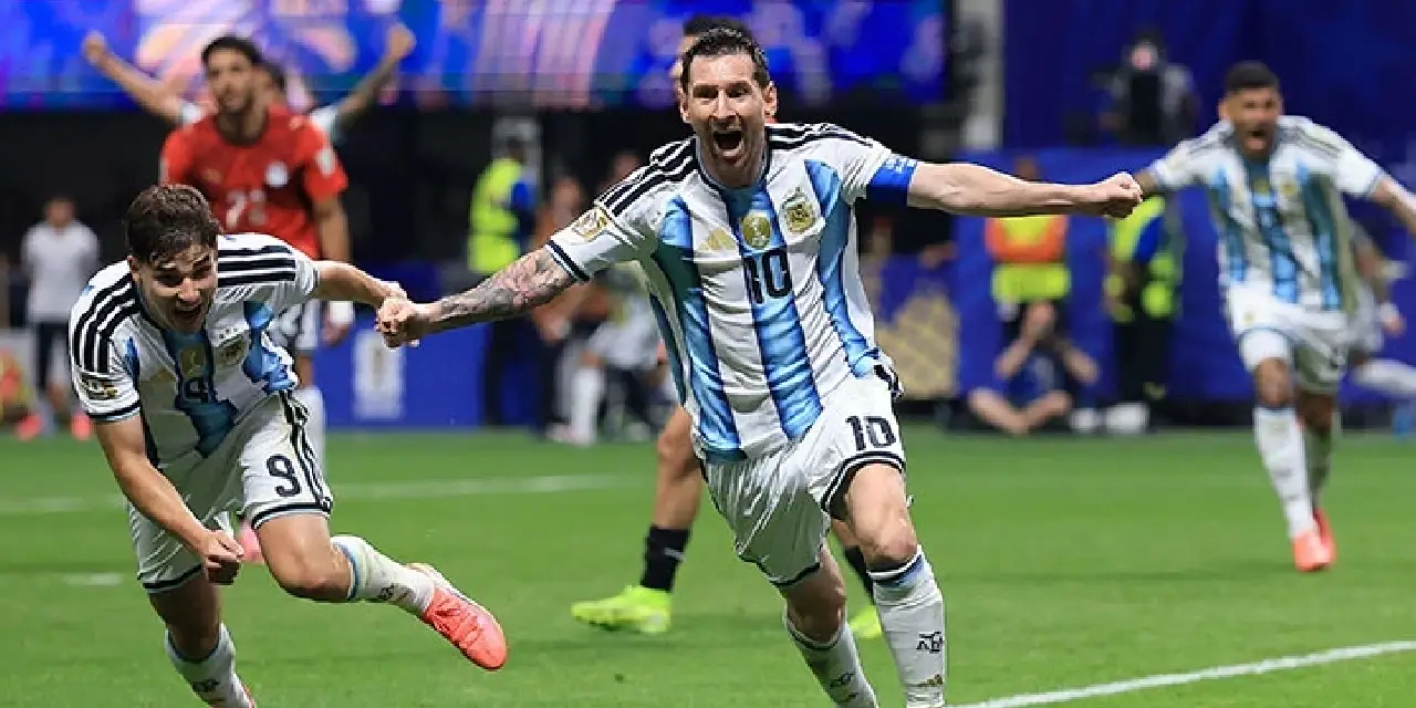 Arjantin'den İngiltere maçı için sürpriz forma tercihi: FIFA'ya özel başvuru