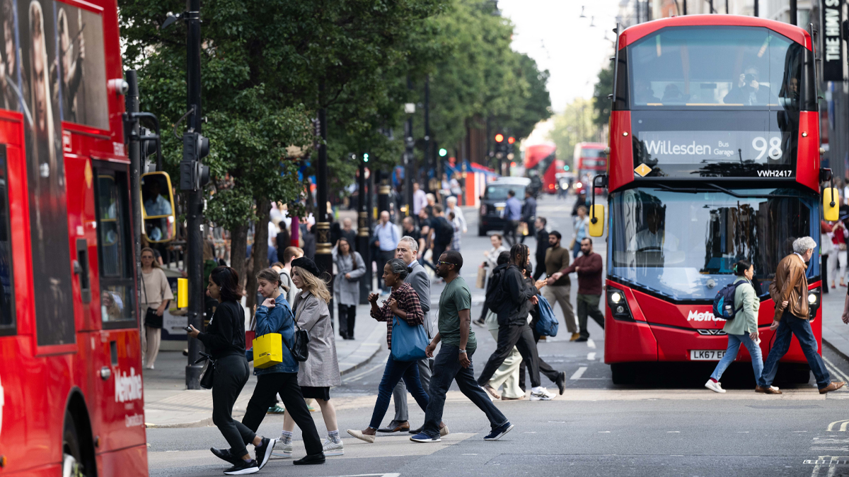 Londra Oxford Street’in bir kısmı yayalara açılıyor