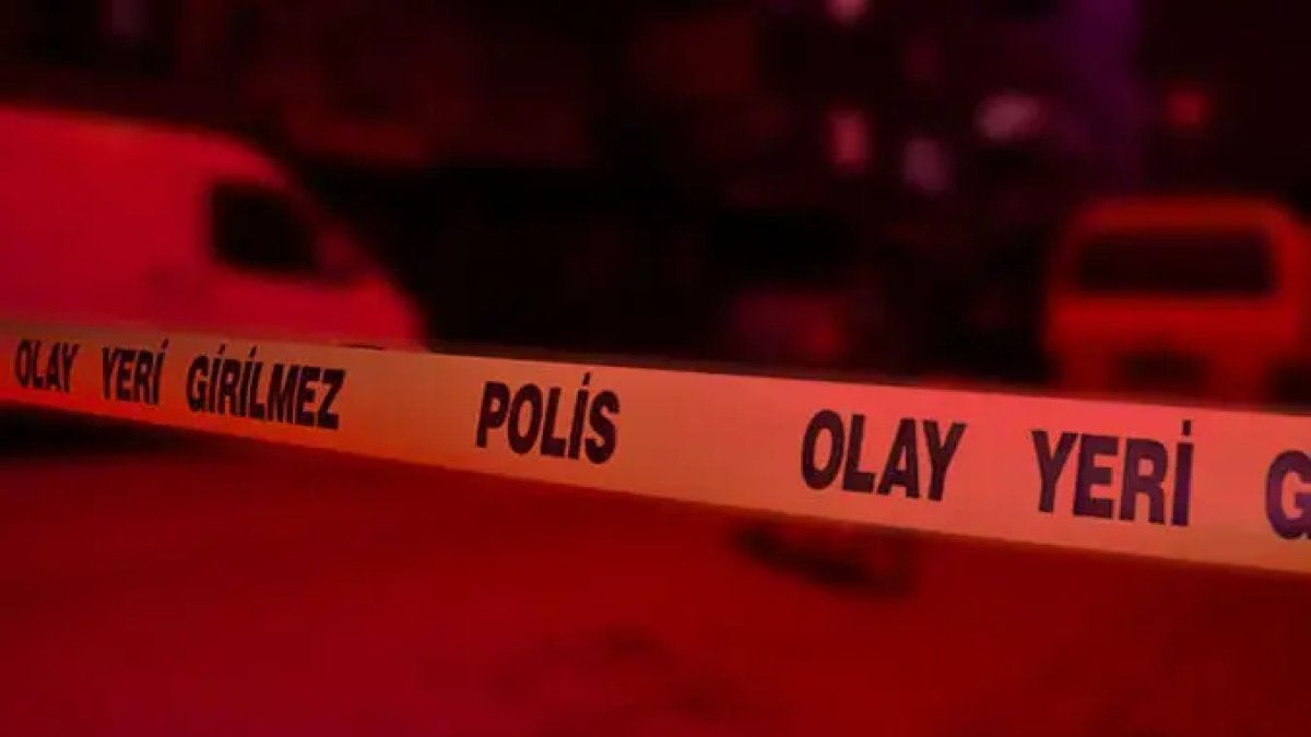 Samsun'da kötü koku ihbarına giden ekip korkunç manzarayla karşılaştı: Ablasının cesediyle bir hafta kaldı