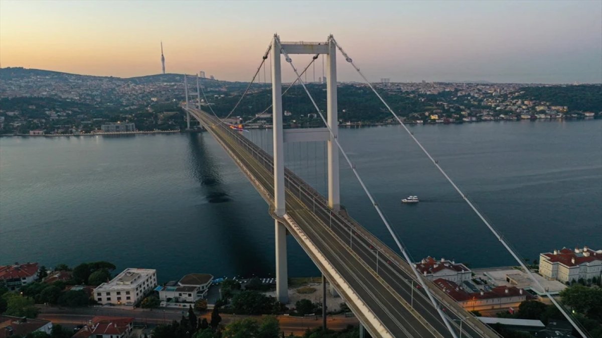 15 Temmuz Şehitler Köprüsü trafiğe kapatıldı: Metrobüs güzergahı değişti
