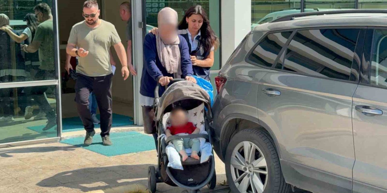 Bebek arabasından uyuşturucu çıktı