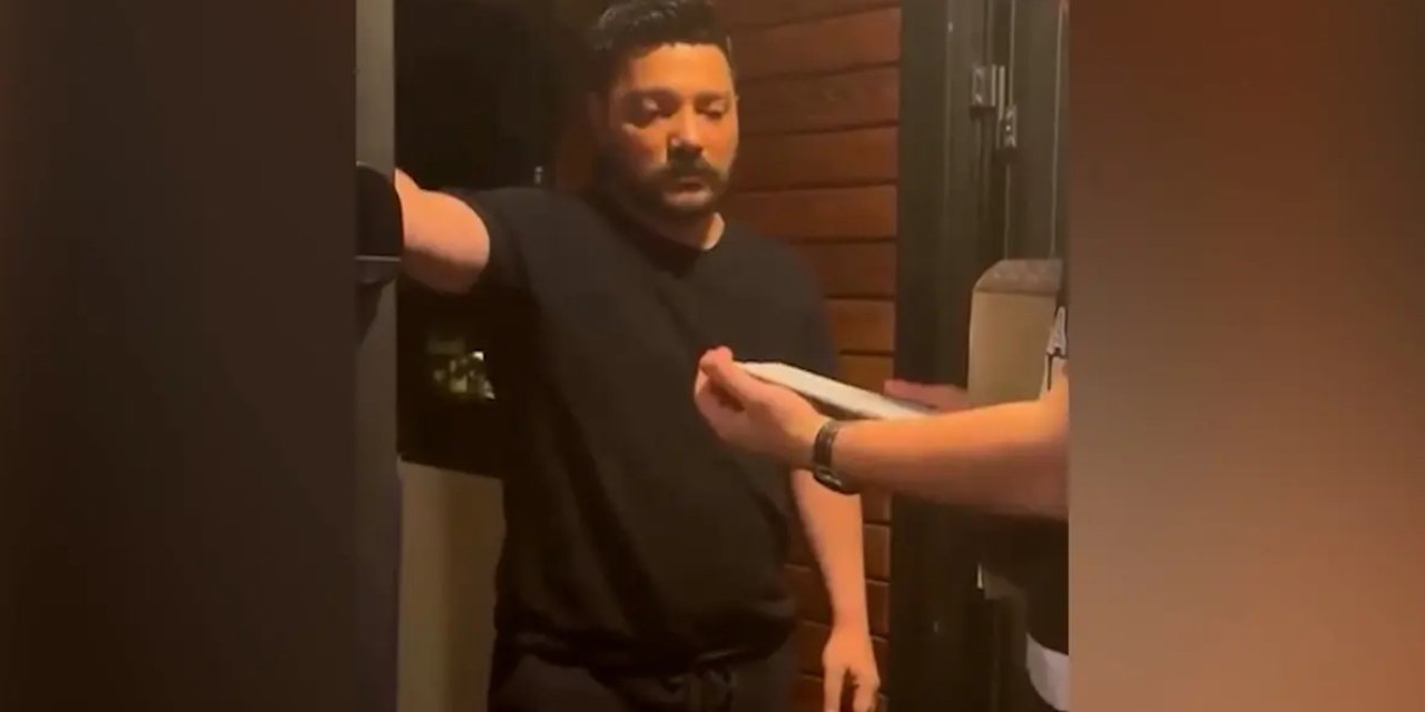 Oğuzhan Uğur’un gözaltı kararını öğrendiği anlar ortaya çıktı! Kapıda yaşananlar kamerada