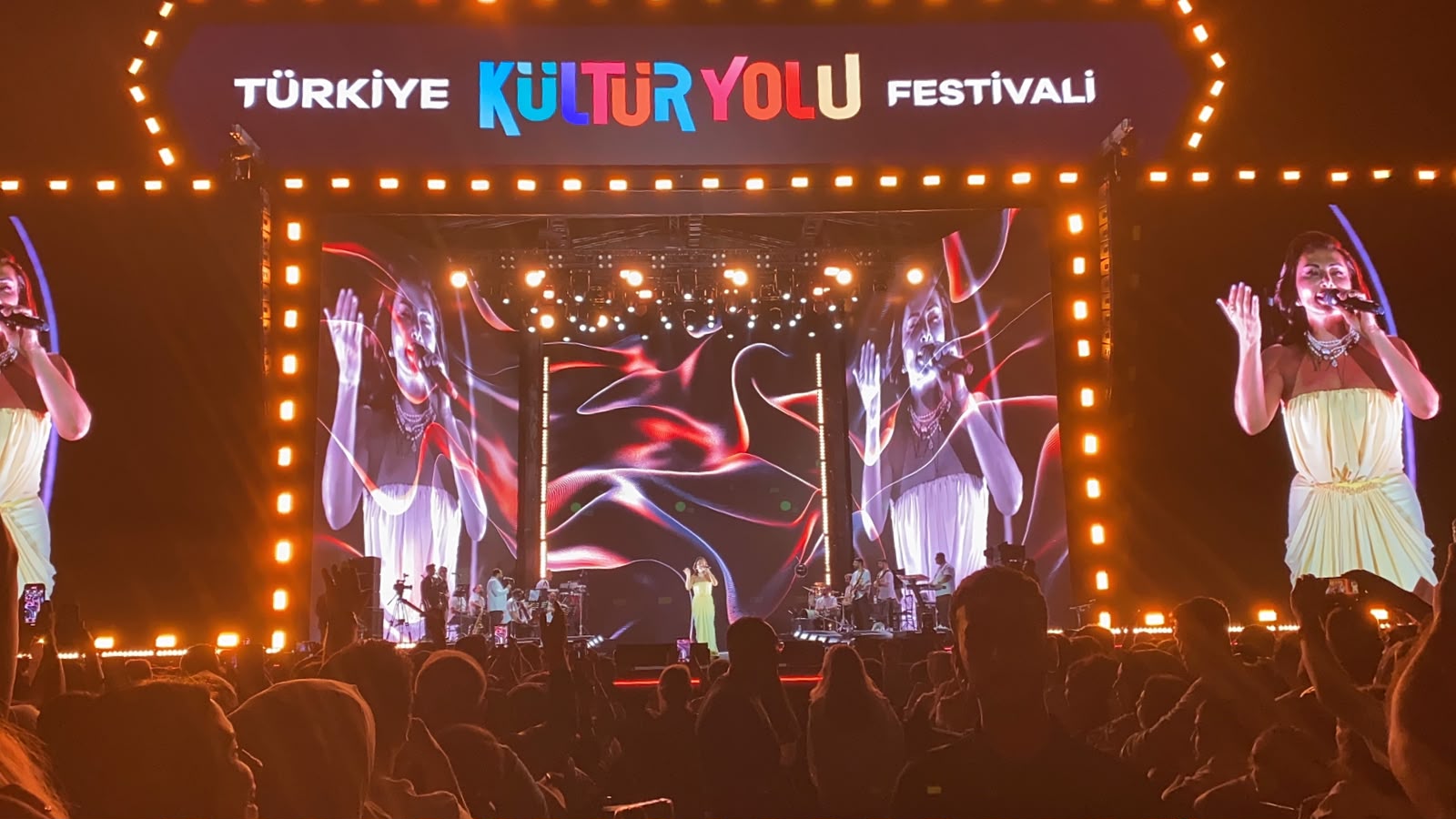 Konya Kültür Yolu Festivali'nde unutulmaz Ebru Yaşar konseri