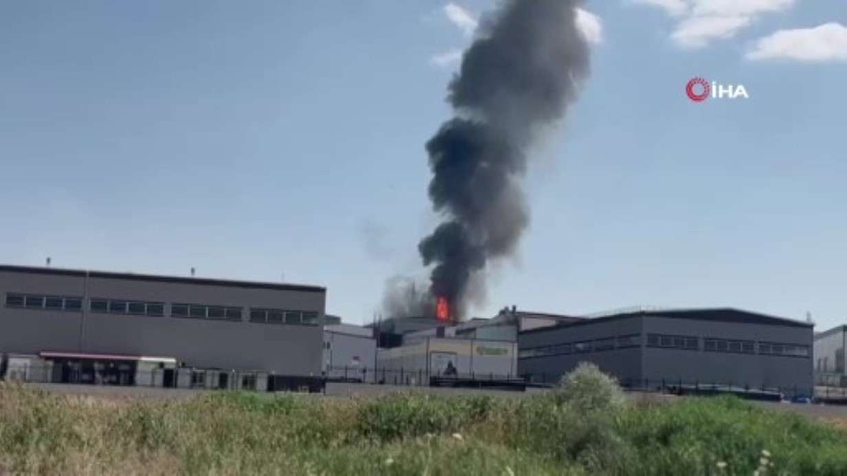 Ankara’da kimyasal ürün fabrikasında yangın: Yan fabrikaya sıçradı