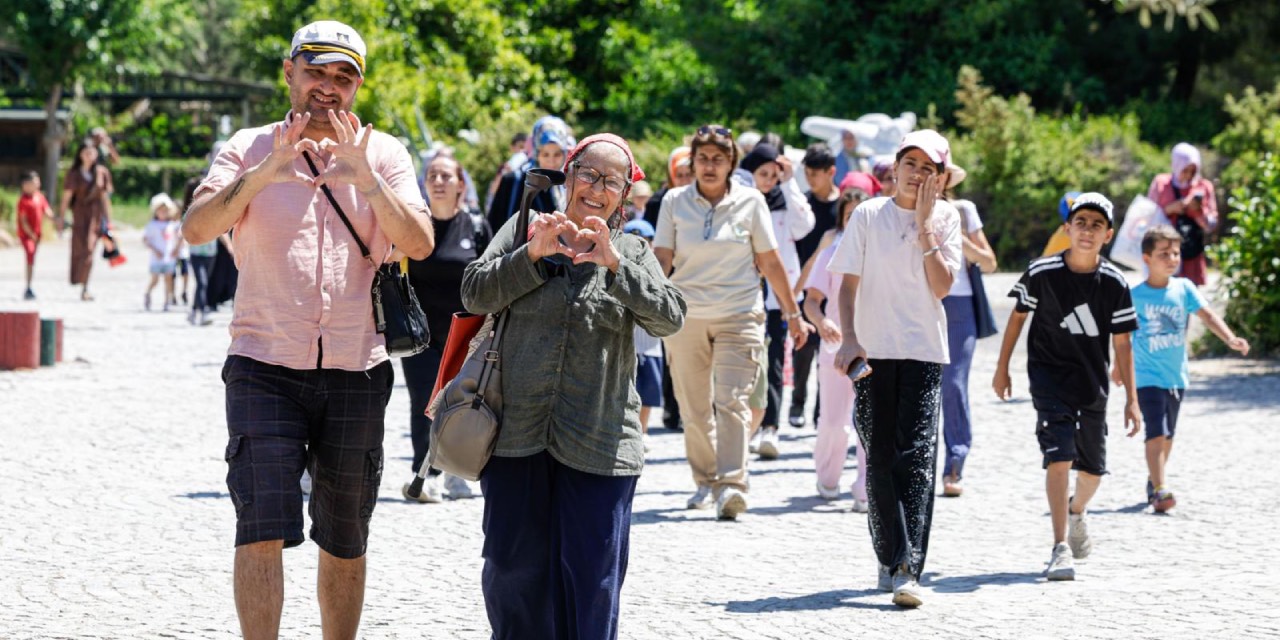 İzmir’de çocuklar, aileler ve emekliler doğayla buluştu