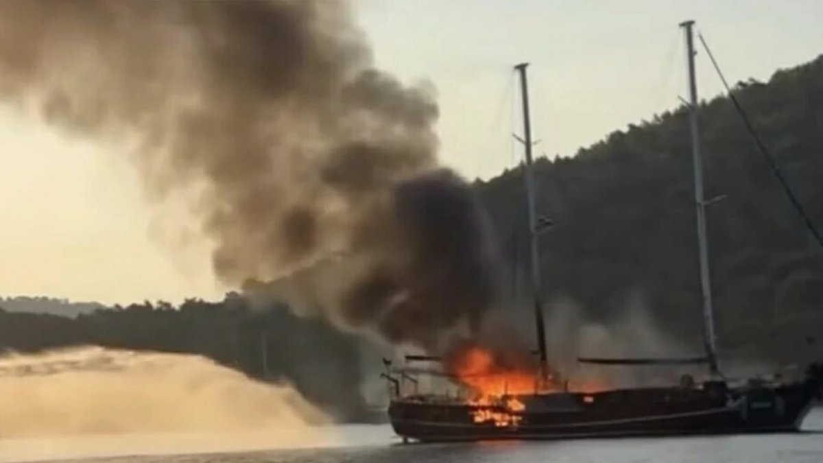 Fethiye'de teknede yangın: 8 kişi kurtarıldı, tekne battı