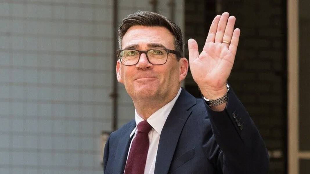 İngiltere'de yeni dönem: Andy Burnham resmen başbakan oldu