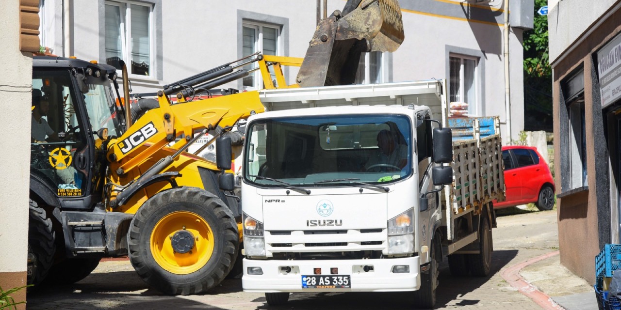 Giresun’da yol ve kaldırım çalışmaları sürüyor