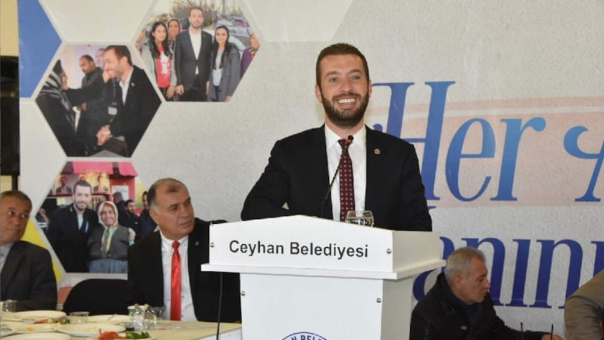 Ceyhan Belediye Başkanı'na siyasi yasak