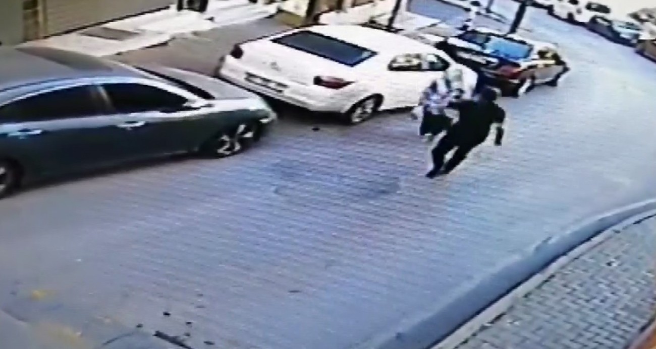 Şişli'de dehşet anları: Yolda yürüyen kadına arkadan saldırdı