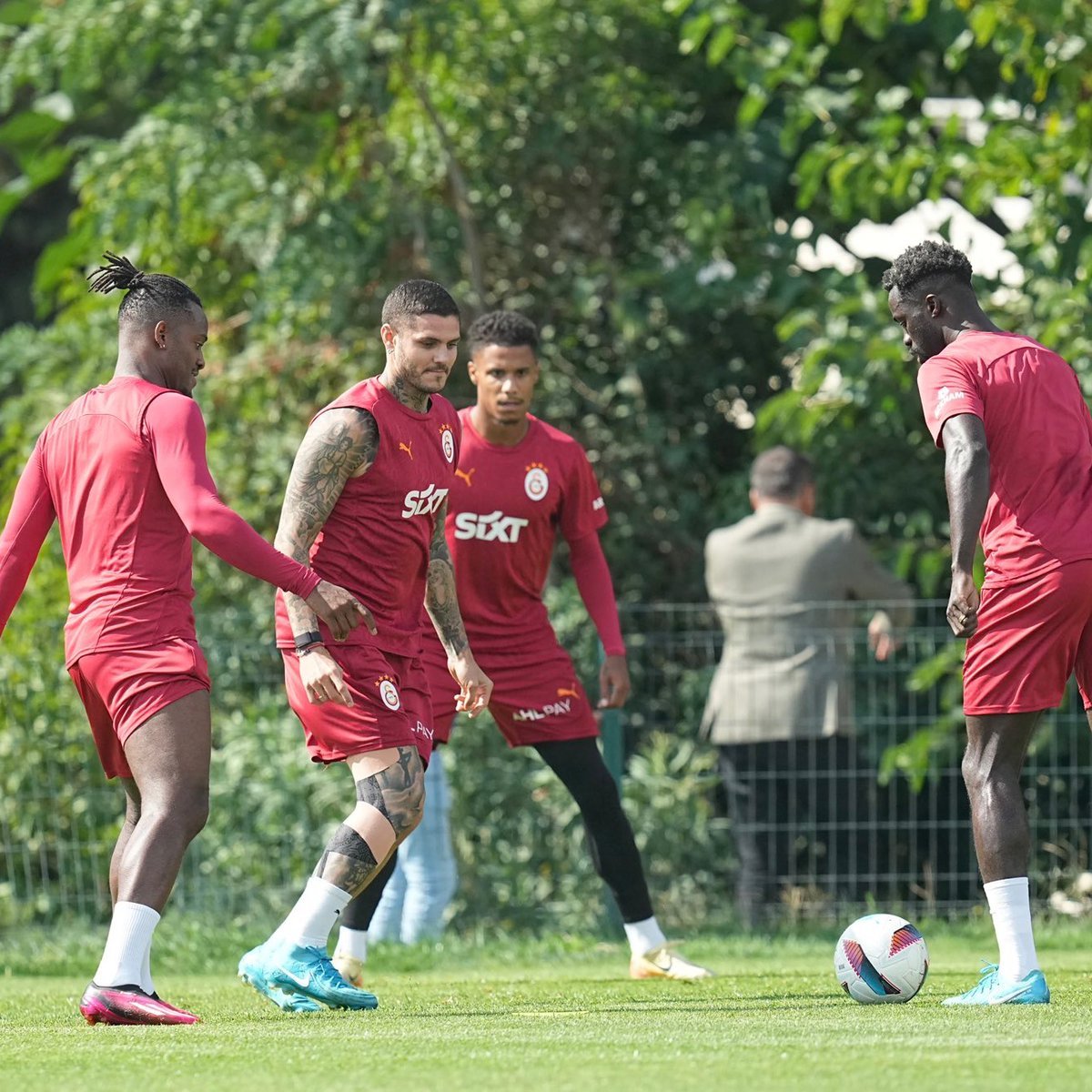 Galatasaray'ı derbi öncesi sevindiren haber! Icardi geri döndü