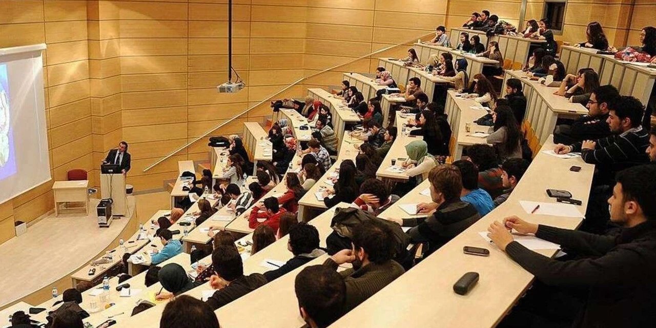 YÖK Başkanı müjdeyi verdi: Üniversitelerde 16 yeni bölüm açılıyor! İşte geleceğin meslekleri