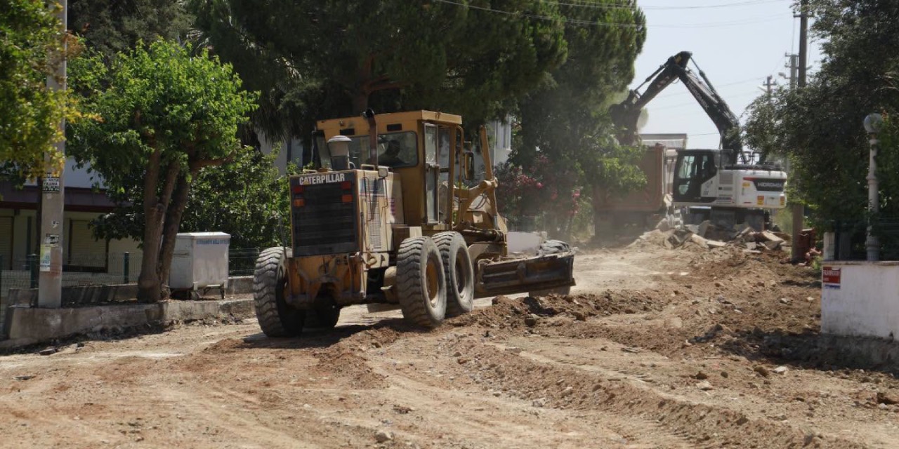 Burhaniye’de Fen İşleri ekiplerinin saha çalışmaları sürüyor