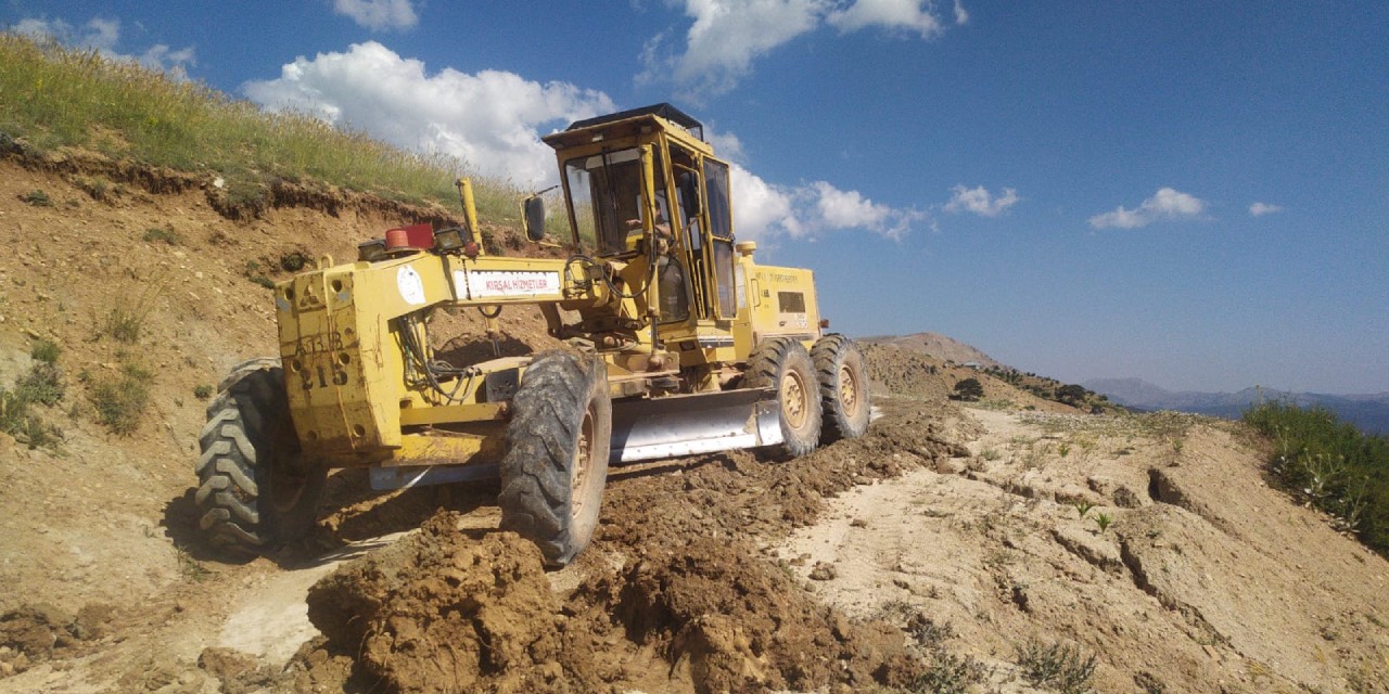 Antalya Büyükşehir’den Alanya kırsalında yol mesaisi